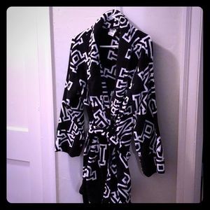 Plush women’s robe